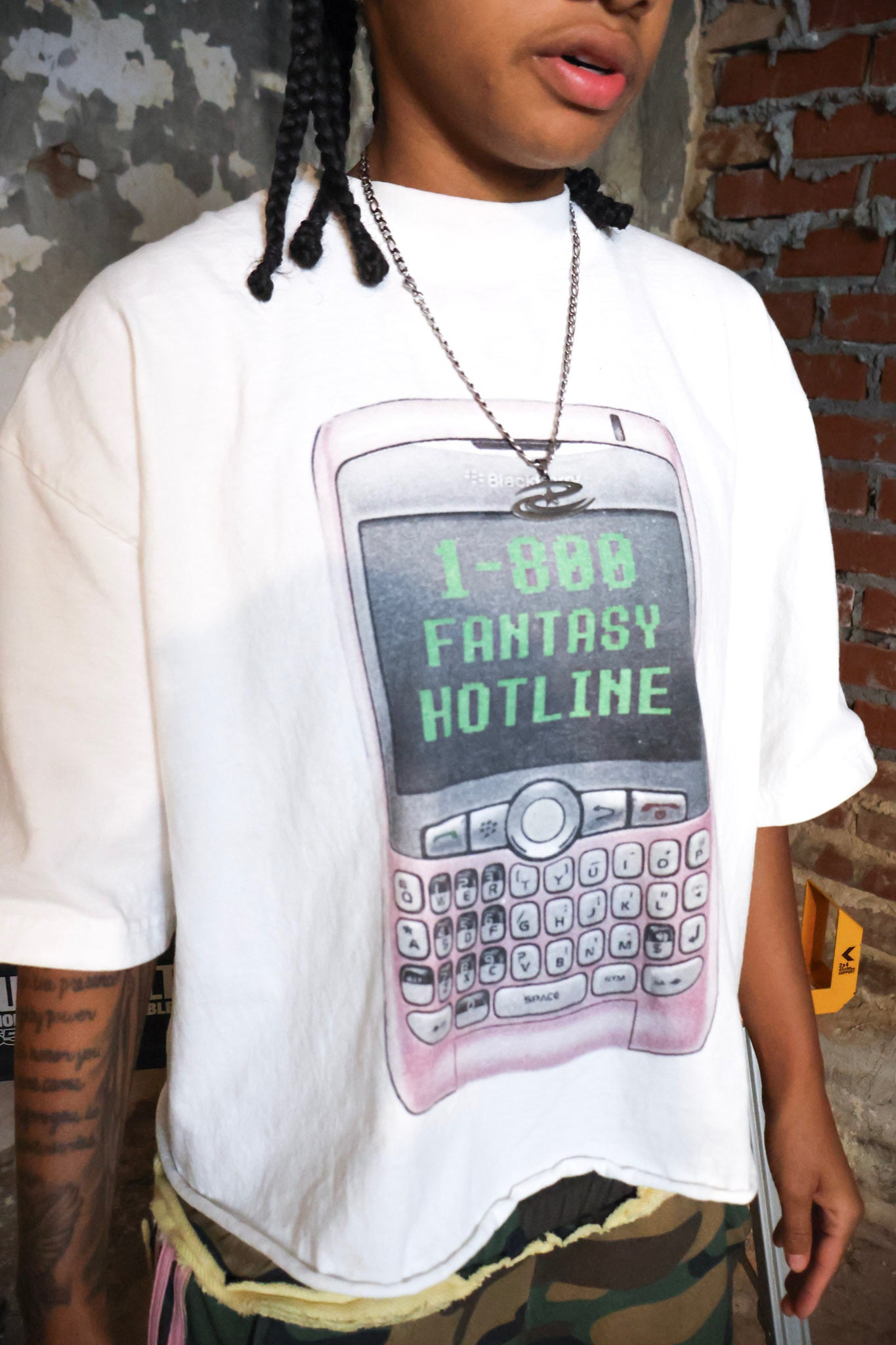HOTLINE TEE